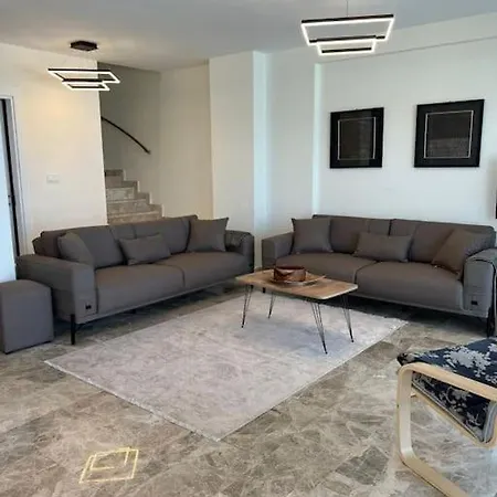 4+1 With Private Pool And Garage Βίλα