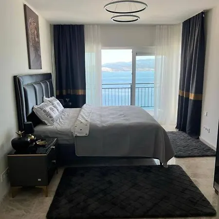 4+1 With Private Pool And Garage Βίλα *