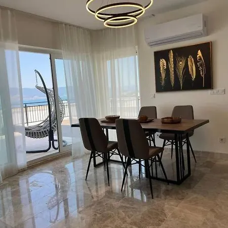 4+1 With Private Pool And Garage Βίλα *